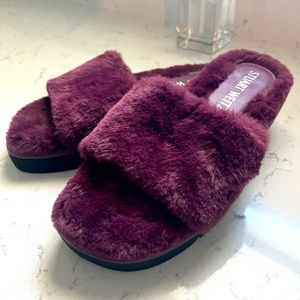 Stuart Weitzman furry Elodie slippers. Size 7.5
